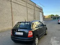 Usado Skoda Fabia 64 CV (47 kW) 2005 Negro Berlina