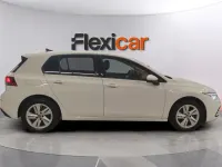 Usado VW Golf VIII Life 110 CV (80 kW) 2024 Blanco Familiar