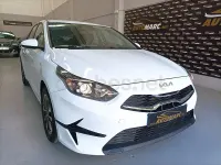 Usado Kia Ceed 100 CV (73 kW) 2025 Blanco Utilitario