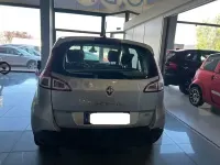 Usado Renault Scénic Authentique 95 CV (69 kW) 2011 Gris / plata Monovolumen