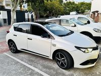 Usado Toyota Auris Hybrid Business Edition 136 CV (100 kW) 2018 Blanco Berlina