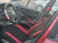 Usado Renault Scénic 110 CV (80 kW) 2000 Rojo Monovolumen