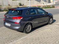 Usado Hyundai i30 120 CV (88 kW) 2017 Gris / plata Berlina
