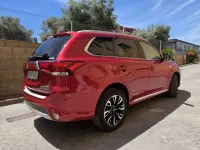 Usado Mitsubishi Outlander P-HEV 203 CV (149 kW) 2017 Rojo SUV
