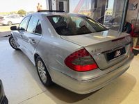 Usado Mercedes E220 Elegance 170 CV (125 kW) 2008 Gris / plata Berlina