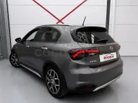 Usado Fiat Tipo Cross 101 CV (74 kW) 2021 Gris / plata Berlina