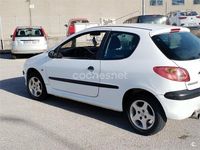 Usado Peugeot 206 75 CV (55 kW) 2002 Blanco Berlina