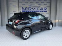 Usado Toyota Yaris Hybrid Active 116 CV (85 kW) 2022 Negro Berlina