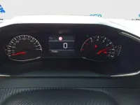 Usado Peugeot 2008 Allure+ 101 CV (74 kW) 2023 Gris SUV