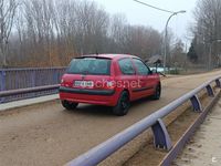 Usado Renault Clio II Extreme 110 CV (80 kW) 2005 Rojo Berlina