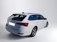 Usado Skoda Octavia 110 CV (80 kW) 2021 Blanco Familiar