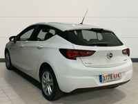 Usado Opel Astra Selective 125 CV (91 kW) 2018 Blanco Familiar