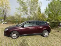 Usado Lancia Delta 120 CV (88 kW) 2009 Granate Utilitario