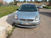 Usado Ford Fiesta Ambiente 70 CV (51 kW) 2007 Gris / plata Utilitario