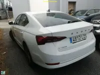 Usado Skoda Octavia Style 150 CV (110 kW) 2022 Blanco Utilitario