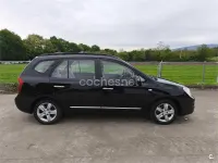 Usado Kia Carens LX 112 CV (82 kW) 2006 Negro Monovolumen