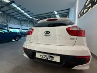 Usado Kia Rio 75 CV (55 kW) 2016 Blanco Utilitario