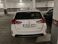 Używany Toyota Auris Active 90 KM (66 kW) 2013 Biały Sedan/Limuzyna