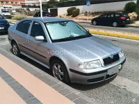 Usado Skoda Octavia Ambiente 90 CV (66 kW) 2004 Gris / plata Berlina