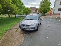 Usado Ford Focus Trend 109 CV (80 kW) 2005 Gris / plata Berlina