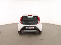 Usado Toyota Aygo Play 72 CV (52 kW) 2021 Blanco Utilitario