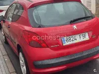 Usado Peugeot 207 70 CV (51 kW) 2007 Rojo Berlina
