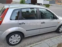 Usado Ford Fiesta Trend 68 CV (50 kW) 2003 Gris / plata Utilitario