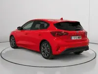 Begagnad Ford Focus ST-Line 125 HK (91 kW) 2022 Röd Sedan