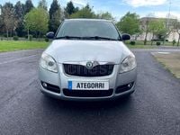 Usado Skoda Fabia Style 80 CV (58 kW) 2009 Gris / plata Berlina