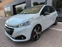 Usado Peugeot 208 GT-line 120 CV (88 kW) 2016 Blanco Utilitario