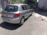 Usado Peugeot 307 90 CV (66 kW) 2005 Gris / plata Berlina