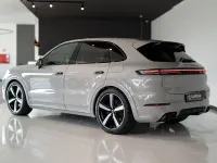 Usado Porsche Cayenne 470 CV (345 kW) 2024 Gris / plata SUV