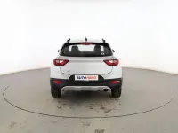 Usado Kia Stonic 101 CV (74 kW) 2022 Plata SUV