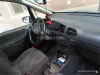 Usado Opel Zafira Elegance 100 CV (73 kW) 2002 Gris / plata Monovolumen