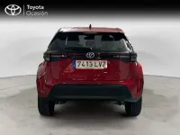 Usado Toyota Yaris Hybrid Active 116 CV (85 kW) 2022 Rojo