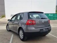 Usado VW Golf IV Highline 102 CV (75 kW) 2005 Gris / plata Berlina