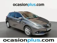 Usado Toyota Auris Hybrid Active 136 CV (100 kW) 2017 Gris Berlina