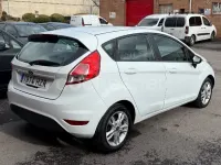 Usado Ford Fiesta Trend 95 CV (69 kW) 2014 Blanco Utilitario