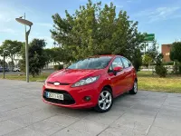 Usado Ford Fiesta Trend 95 CV (69 kW) 2010 Rojo Berlina