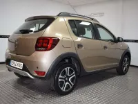 Usado Dacia Sandero Essentiel 90 CV (66 kW) 2018 Beige Utilitario