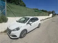 Usado Peugeot 208 Signature Sky 82 CV (60 kW) 2018 Blanco Utilitario