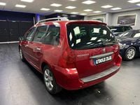 Usado Peugeot 307 143 CV (105 kW) 2005 Granate Familiar