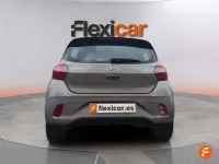 Usado Hyundai i10 67 CV (49 kW) 2022 Gris Utilitario