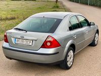 Usado Ford Mondeo 129 CV (94 kW) 2004 Plata Berlina