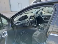 Usado Peugeot 2008 Allure 115 CV (84 kW) 2015 Negro SUV