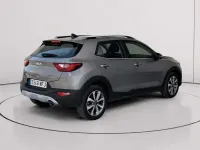 Usado Kia Stonic 120 CV (88 kW) 2023 Verde SUV