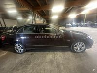 Usado Mercedes E200 Avantgarde 136 CV (100 kW) 2010 Granate Berlina