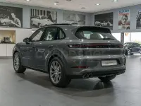 Usado Porsche Cayenne S 475 CV (349 kW) 2025 Gris / plata SUV