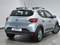 Usado Dacia Sandero Comfort 91 CV (66 kW) 2021 Gris plata