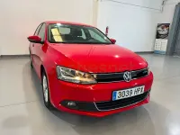 Usado VW Jetta 170 CV (125 kW) 2013 Rojo Berlina